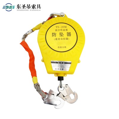高层擦玻璃要佩戴好安全防护装置